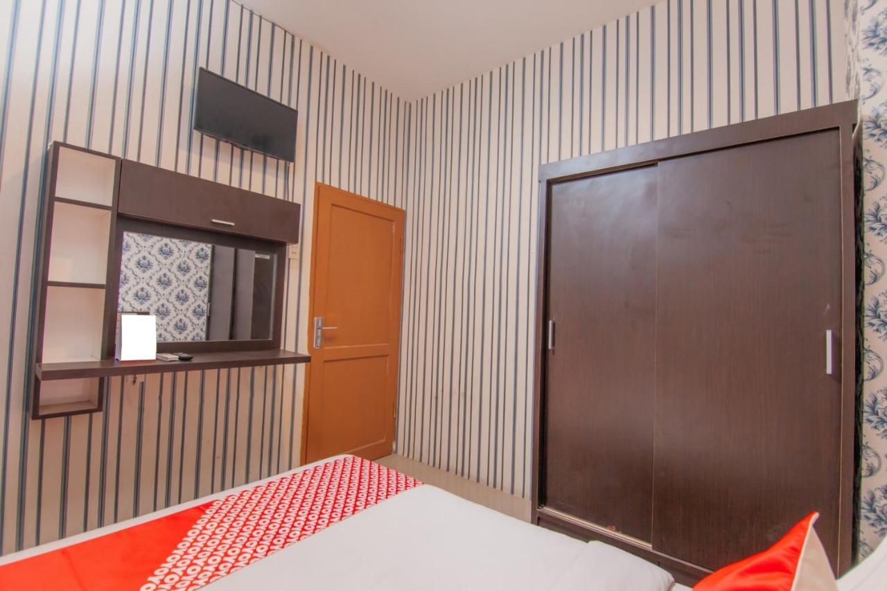 Oyo 2310 Residence 68 Pematangsiantar Exterior photo